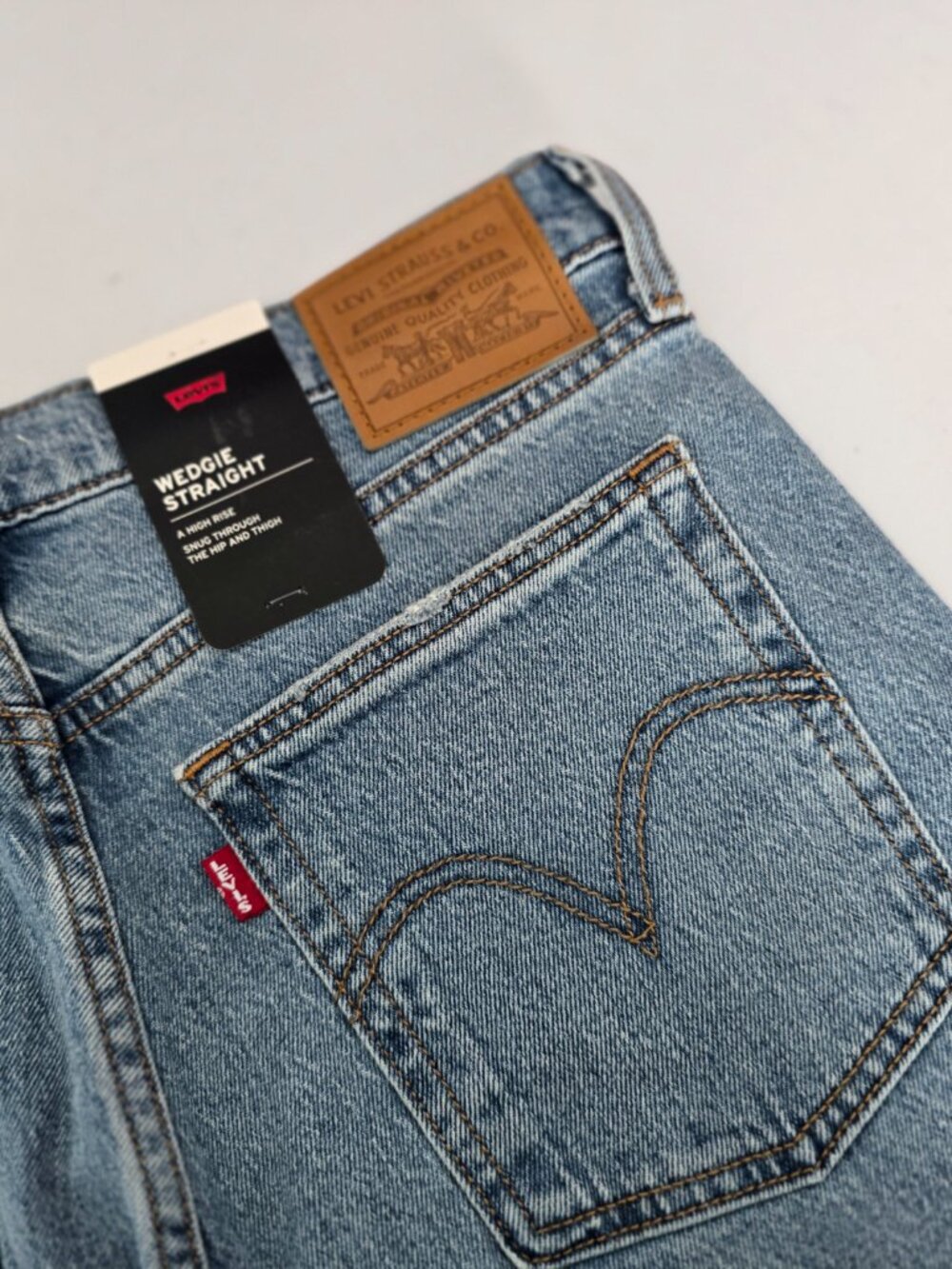 Levi's Premium Wedgie Straight Jeans 30 Light Wash 90s NWT - Picture 4 of 9